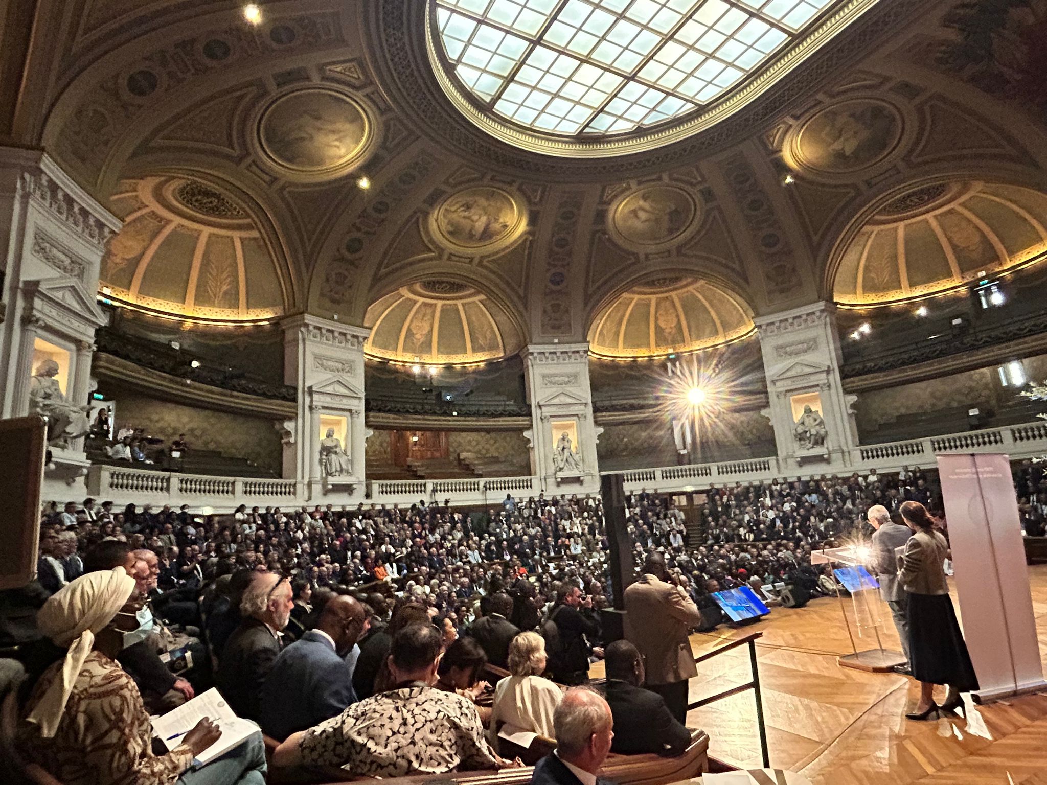 Photographie de la cérémonie du centeniare de l'Académie des Sciences d'Outre-mer à la Sorbonne