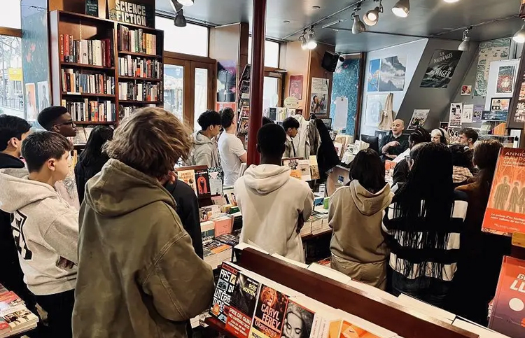  Lycée Jacques Decour à Paris 9e à la librairie l’Atelier 9