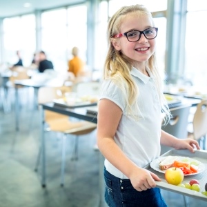 Développer une alimentation saine, durable et locale dans les cantines scolaires