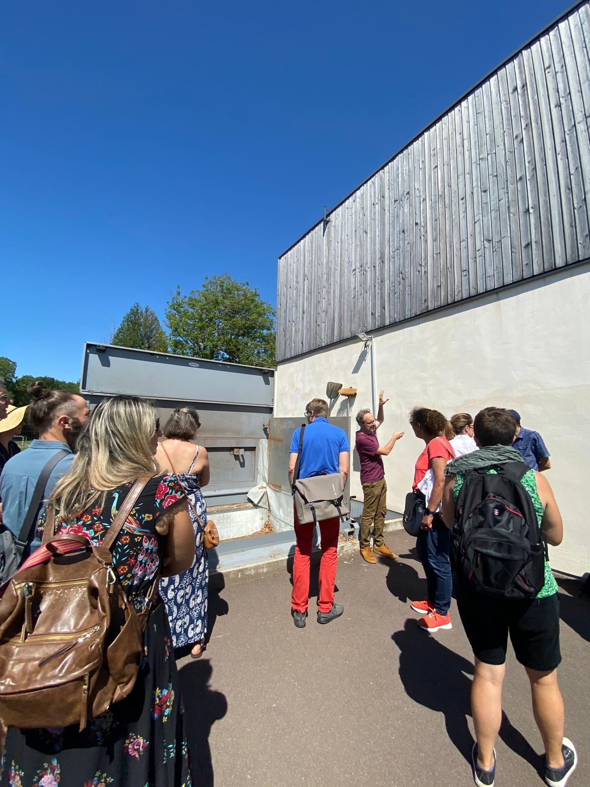 Photo de la visite de l'extérieur de la chaufferie