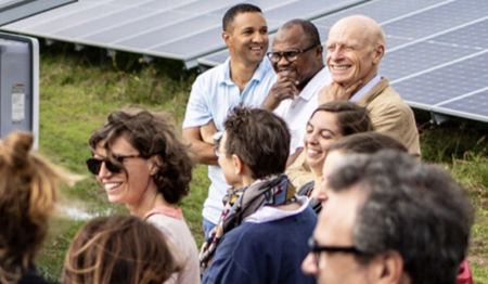 Citoyens dans un parc solaire pv au sol