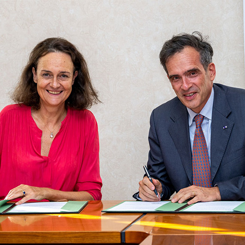 Deux concours à destination des assistants de langue