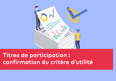 Illustration vectorielle de deux personnes travaillant autour d’un grand document posé sur une pile de dossiers, avec des graphiques, un diagramme circulaire et des outils de dessin symbolisant l’analyse et la validation de données.