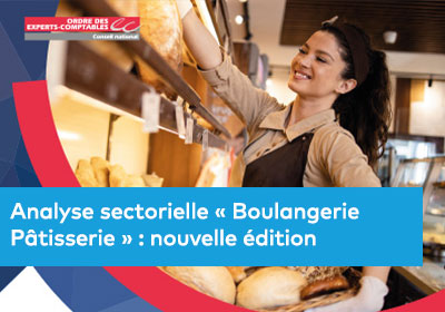 Vendeur dans une boulangerie présentant des pâtisseries fraîches et appétissantes