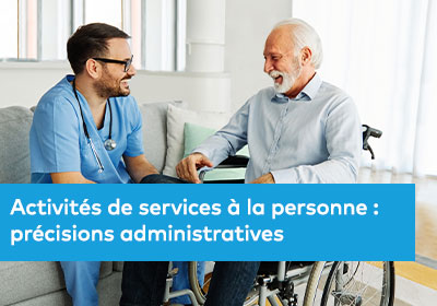 Personnel de service à la personne travaillant dans un établissement de soins ou un hôpital, y compris des infirmières, des aides-soignants, des physiothérapeutes, des ergothérapeutes, des orthophonistes, et une femme âgée ou senior.