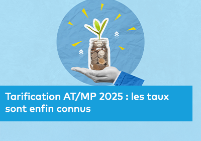 Une main tend une jarre remplie de pièces de monnaie d'où pousse une plante, sur un fond bleu avec des flèches et des traits stylisés représentant la croissance.